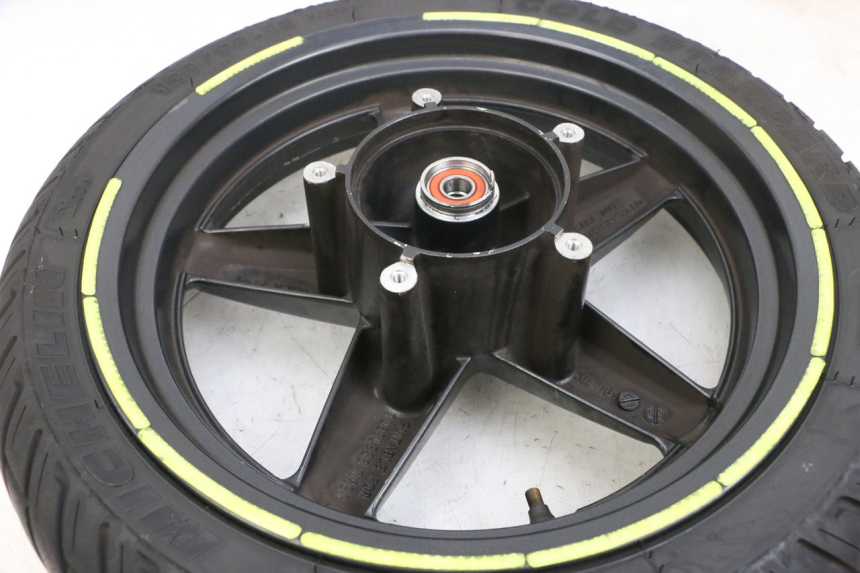 photo de FRONT RIM AND TIRE YAMAHA XMAX X-MAX 125 (2006 - 2009) - Product overview