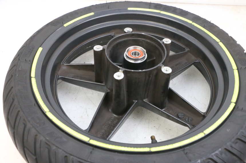 photo de FRONT RIM AND TIRE YAMAHA XMAX X-MAX 125 (2006 - 2009) - Surface and material condition