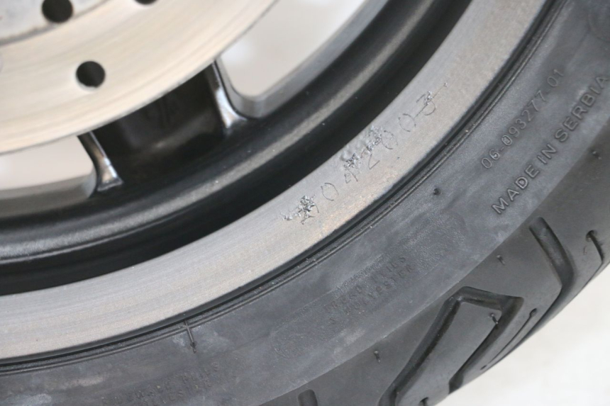 photo de FRONT RIM AND TIRE PIAGGIO XEVO - X EVO 125 (2007 - 2016) - High-resolution close-up