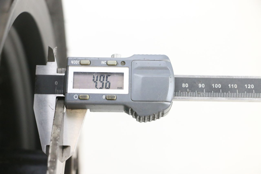 photo de FRONT RIM AND TIRE PIAGGIO XEVO - X EVO 125 (2007 - 2016) - Alternative perspective