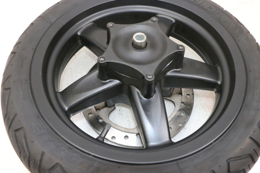 photo de FRONT RIM AND TIRE PIAGGIO XEVO - X EVO 125 (2007 - 2016) - Technical close-up