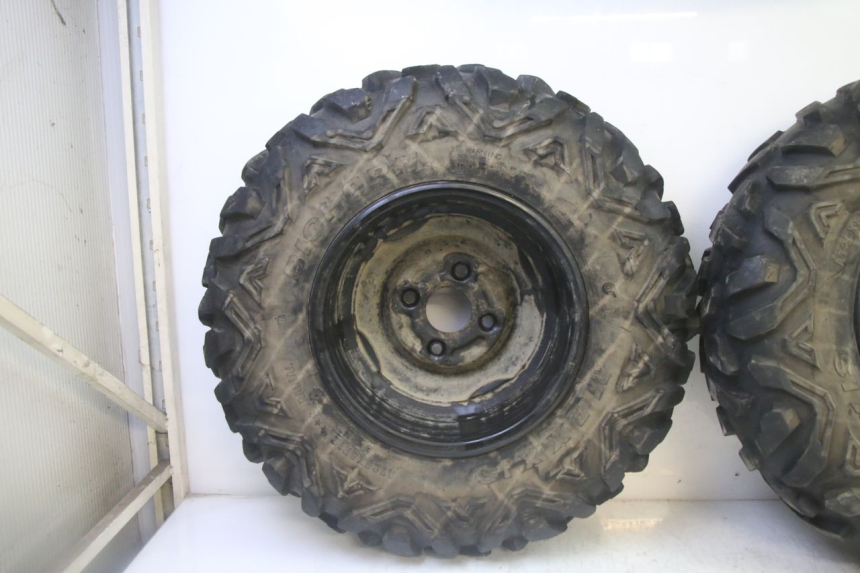 photo de FRONT RIM AND TIRE YAMAHA YFM GRIZZLY 550 (2008 - 2015)