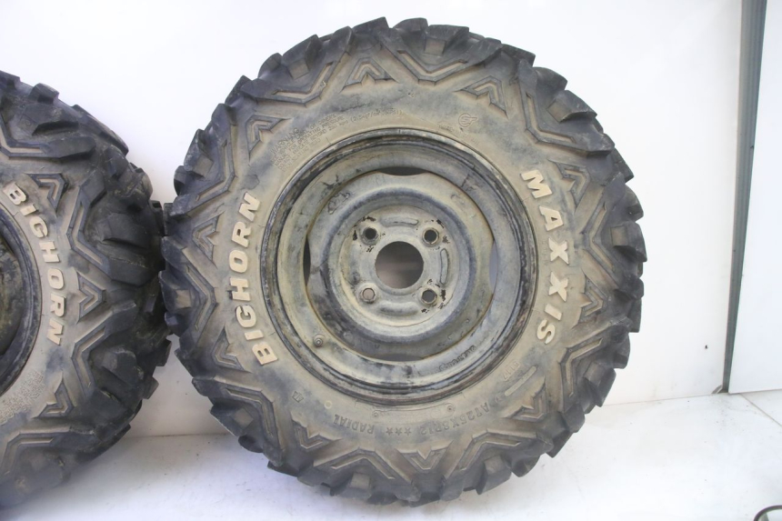 photo de FRONT RIM AND TIRE YAMAHA YFM GRIZZLY 550 (2008 - 2015)