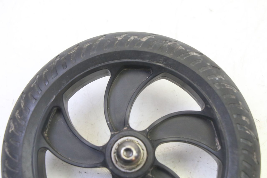 photo de FRONT RIM AND TIRE MOOVWAY Z8 1