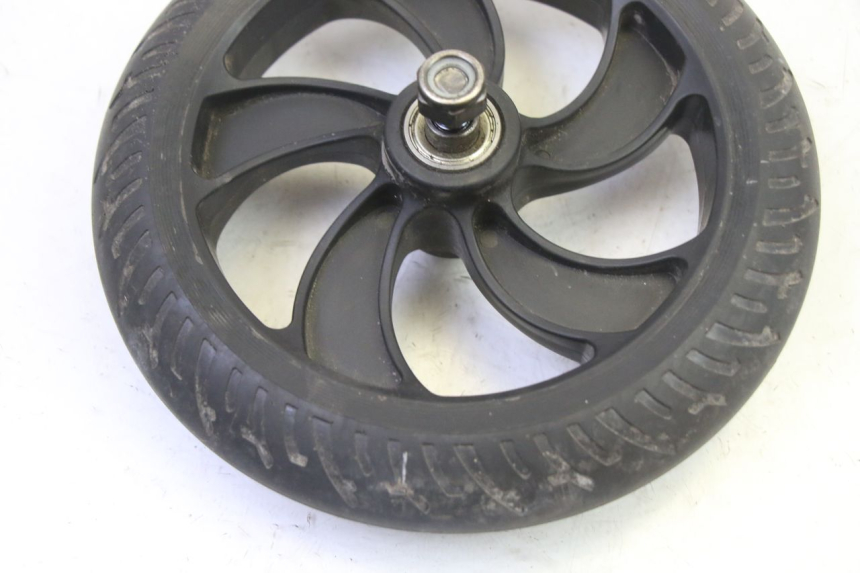 photo de FRONT RIM AND TIRE MOOVWAY Z8 1