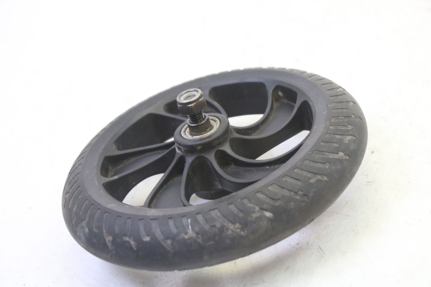 photo de FRONT RIM AND TIRE MOOVWAY Z8 1