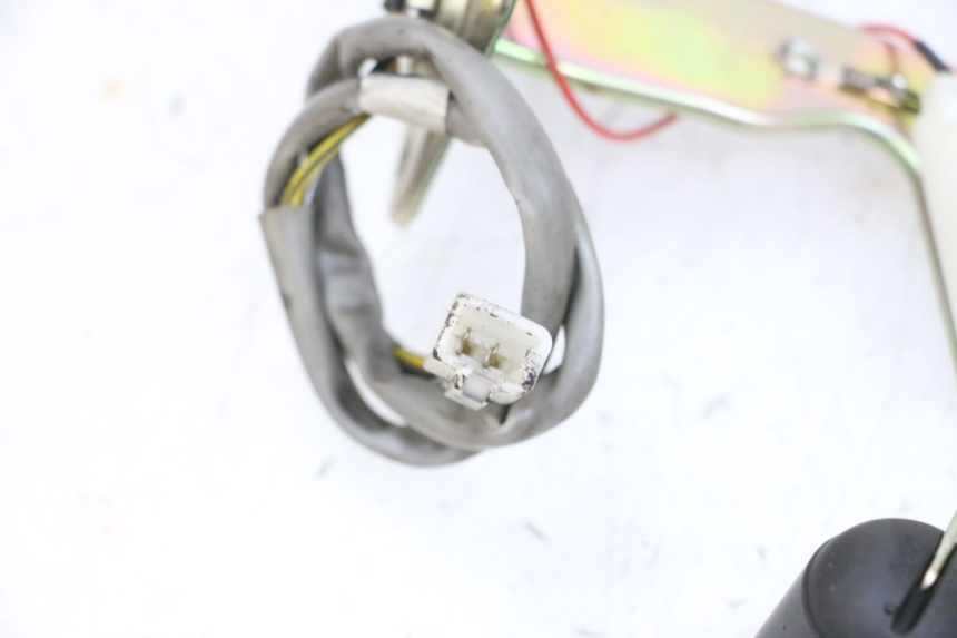 photo de FUEL TANK GAUGE PIAGGIO NEW TYPHOON 50 (2018 - 2021) - Alternative perspective