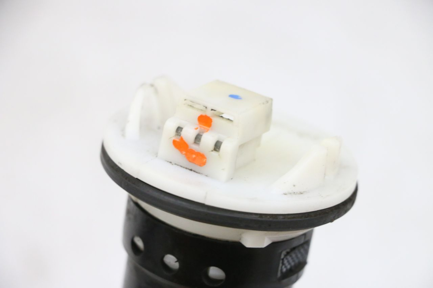 photo de FUEL TANK GAUGE PIAGGIO VESPA GTS SUPER IE 125 (2009 - 2016) - Technical close-up