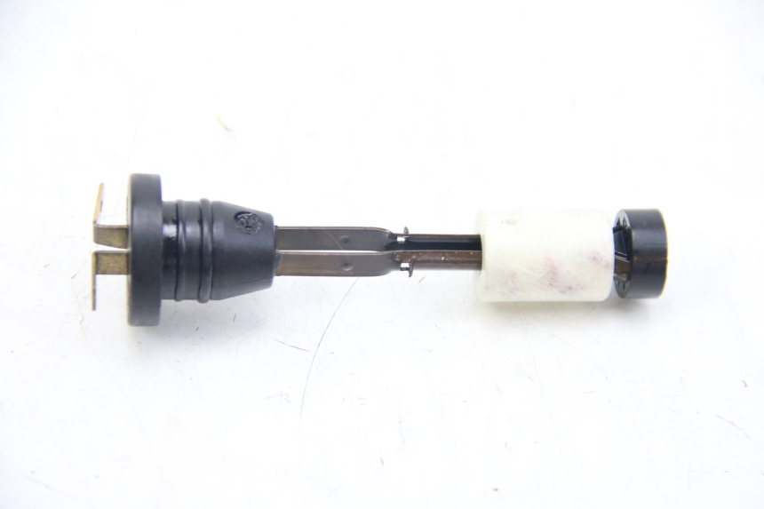 photo de OIL RESERVOIR DIPSTICK PEUGEOT FOX 50 (1995 - 2003)