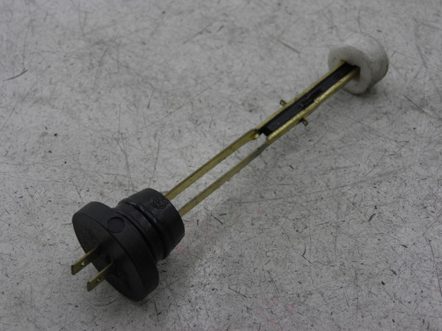 photo de OIL TANK DIPSTICK PEUGEOT ELYSTAR 50 (2002 - 2014)