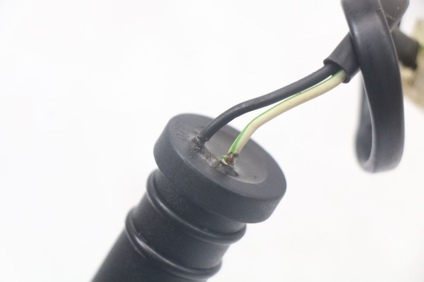 photo de OIL RESERVOIR DIPSTICK PEUGEOT XP6 50 (1997 - 2003)