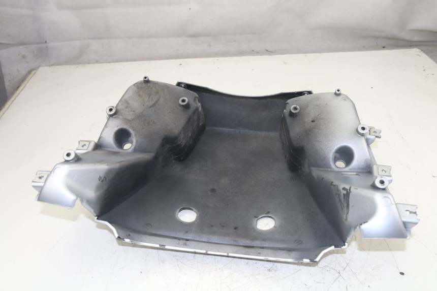 photo de REAR MIDDLE PANEL APRILIA ATLANTIC 125 (2003 - 2009)