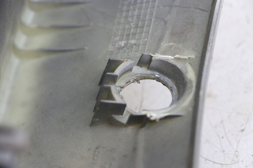 photo de REAR FAIRING JUNCTION HONDA SCV LEAD 100 (2003 - 2007)