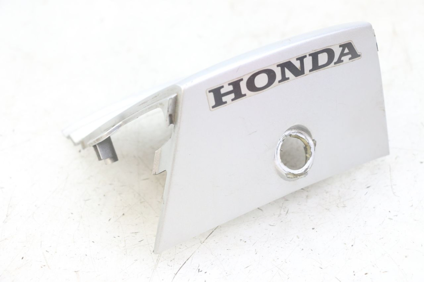 photo de REAR FAIRING JUNCTION HONDA SCV LEAD 100 (2003 - 2007)
