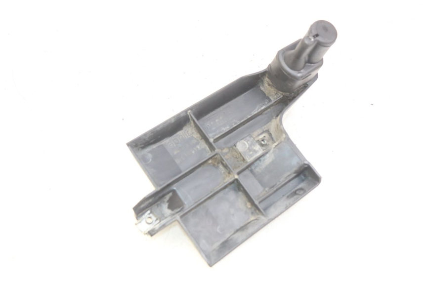 photo de LOWER REAR FAIRING JUNCTION APRILIA SCARABEO 100 (2003 - 2012)