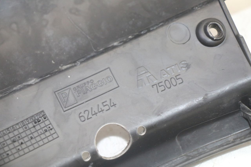 photo de REAR LOWER MIDDLE PANEL PIAGGIO MP3 RL 250 (2007 - 2010)