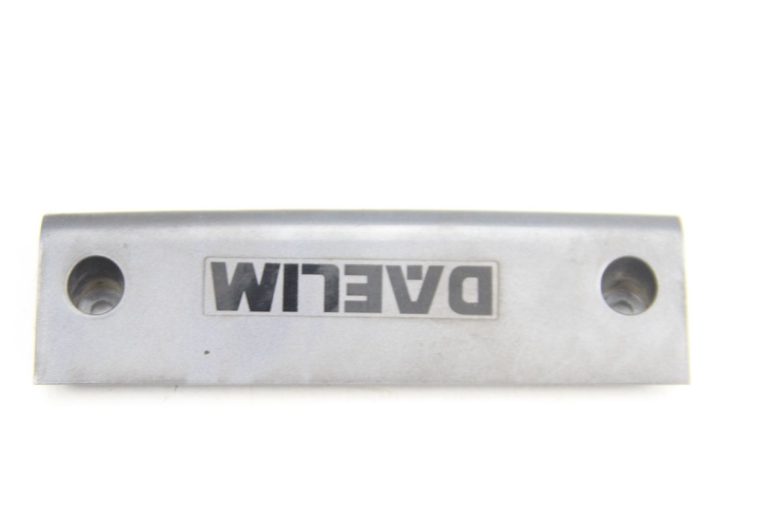 photo de REAR LOWER MIDDLE PANEL DAELIM S2 125 (2006 - 2007)