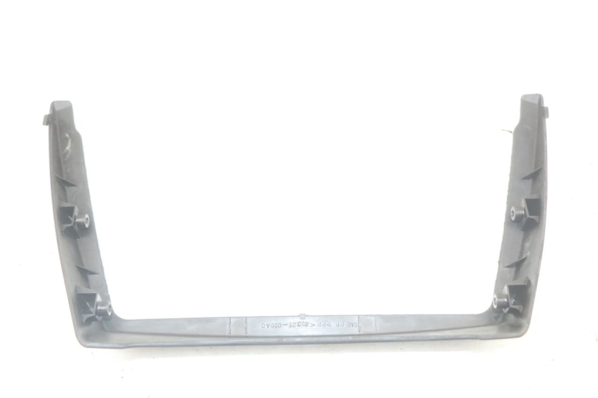 photo de REAR LOWER MIDDLE PANEL SUZUKI GS F 500 (2004 - 2007)