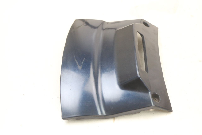 photo de LOWER REAR FAIRING JUNCTION PIAGGIO XEVO - X EVO 125 (2007 - 2016) - Technical close-up