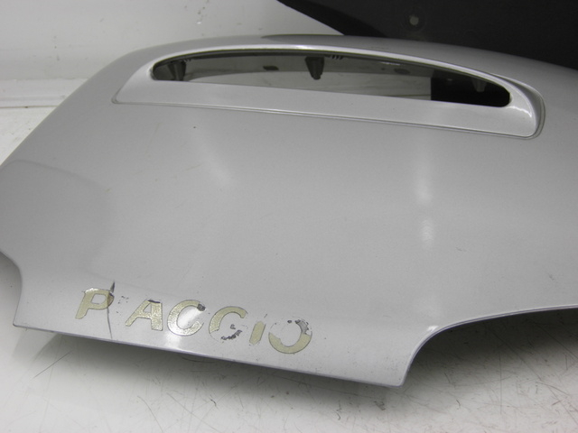 photo de REAR MIDDLE PANEL PIAGGIO SUPER LX 125 (2000 - 2003)