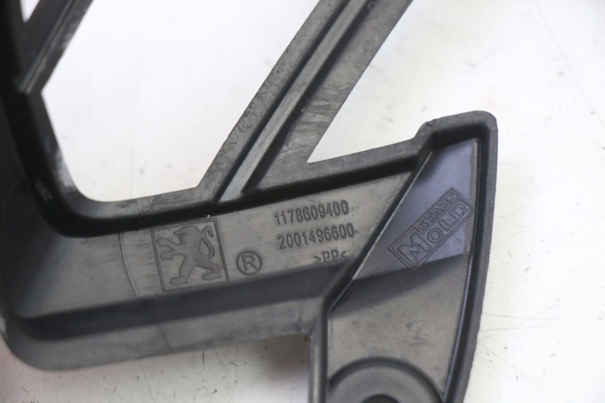photo de REAR MIDDLE PANEL PEUGEOT STREETZONE I NAKED 2T 50 (2018 - 2020)