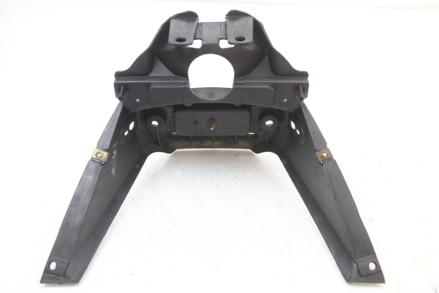 photo de REAR UPPER MIDDLE PANEL KYMCO AGILITY CARRY 50 (2011 - 2020)