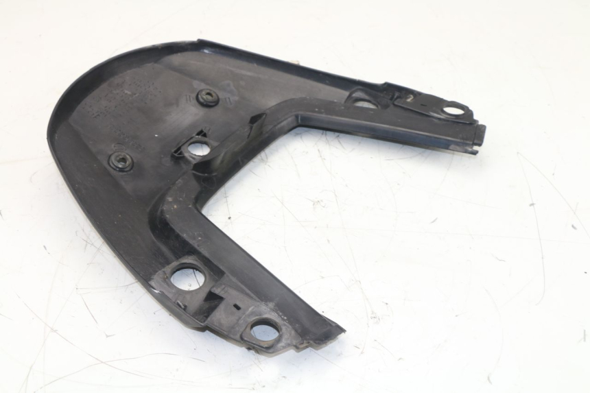 photo de REAR UPPER MIDDLE PANEL HONDA CBF N 600 (2004 - 2007)