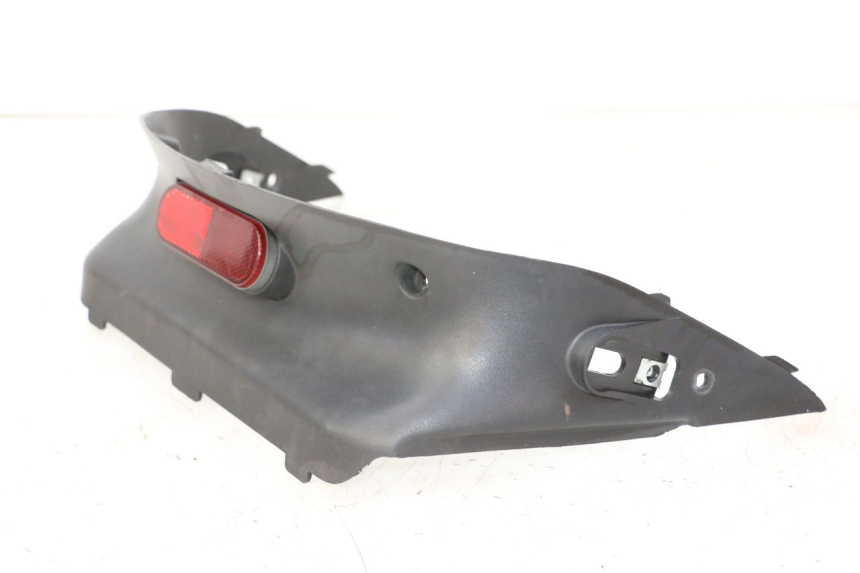 photo de REAR UPPER MIDDLE PANEL DAELIM HISTORY 125 (2001 - 2002)