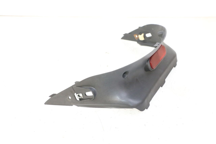 photo de REAR UPPER MIDDLE PANEL DAELIM HISTORY 125 (2001 - 2002)