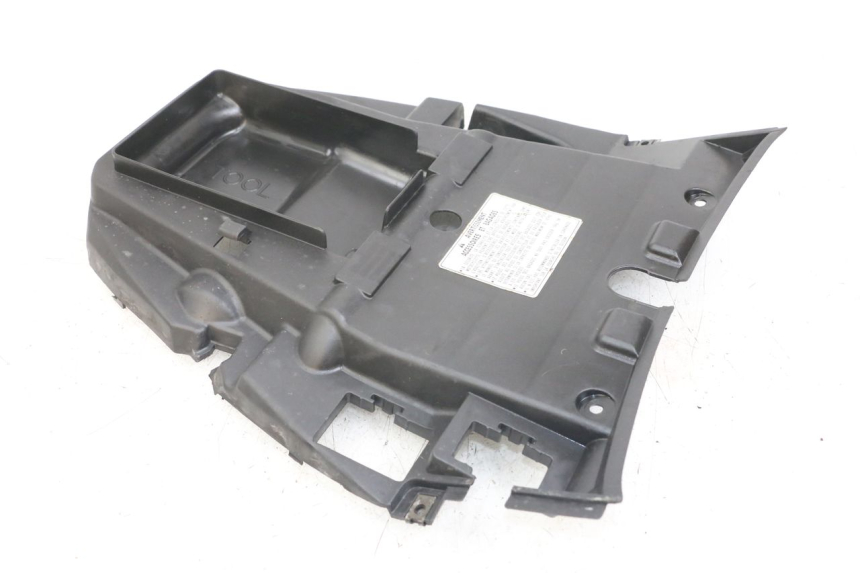 photo de REAR UPPER MIDDLE PANEL HONDA FJS SILVERWING SILVER WING 600 (2001 - 2010)