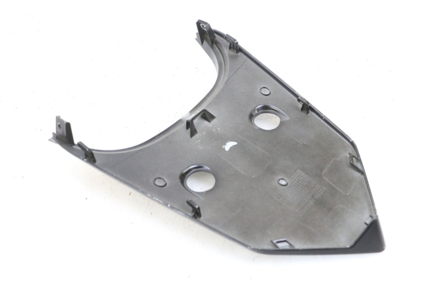 photo de REAR UPPER MIDDLE PANEL SYM ORBIT III 3 4T 50 (2021 - 2025) - Zoom on usage condition