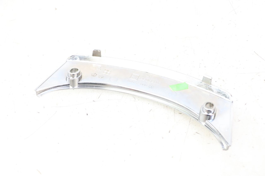 photo de REAR UPPER MIDDLE PANEL PEUGEOT SATELIS 125 (2013 - 2018)