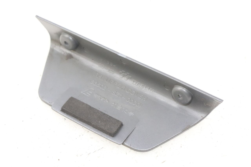 photo de REAR UPPER MIDDLE PANEL DAELIM S2 125 (2006 - 2007)