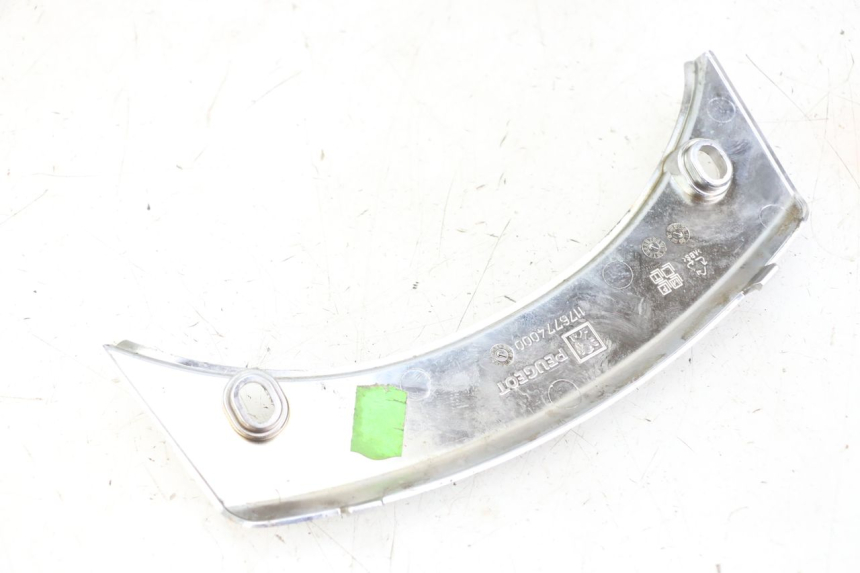 photo de REAR UPPER MIDDLE PANEL PEUGEOT SATELIS 125 (2013 - 2018)