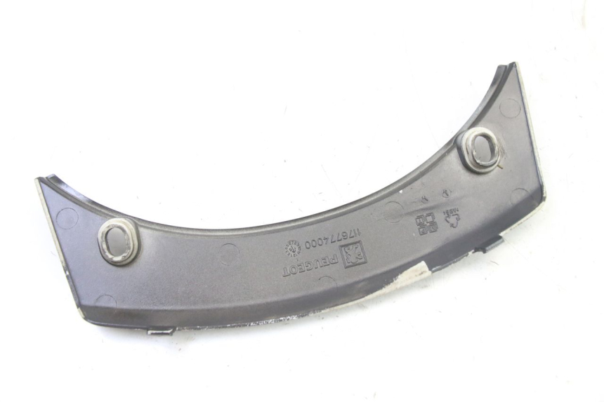 photo de REAR UPPER MIDDLE PANEL PEUGEOT SATELIS 125 (2013 - 2018)