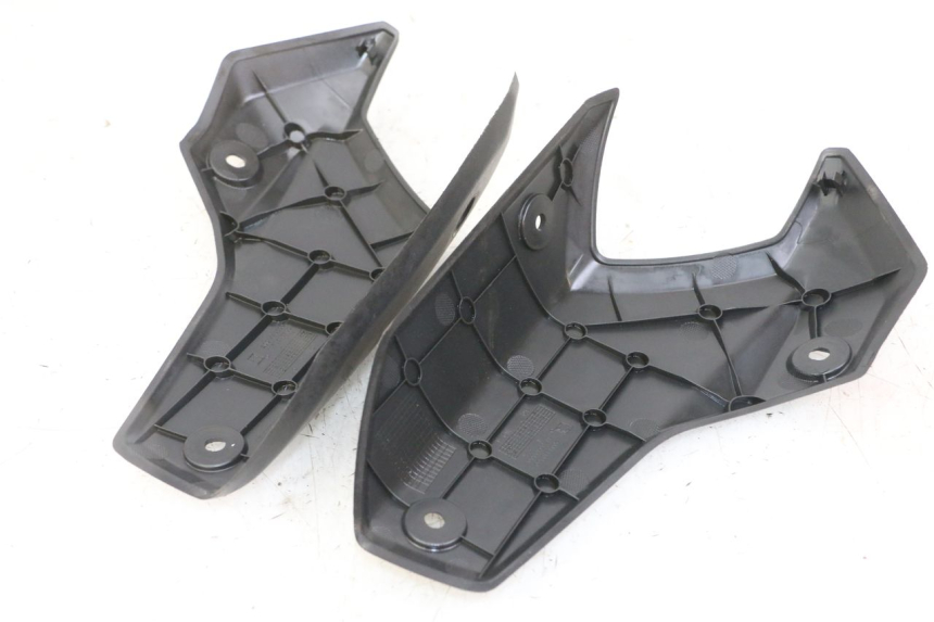 photo de REAR UPPER MIDDLE PANEL PEUGEOT STREETZONE I 2T 50 (2018 - 2020) - Zoom on usage condition