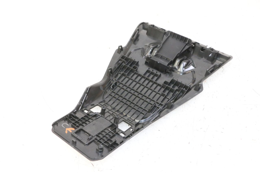 photo de REAR UPPER MIDDLE PANEL SEGWAY NINEBOT ZT3 PRO 1