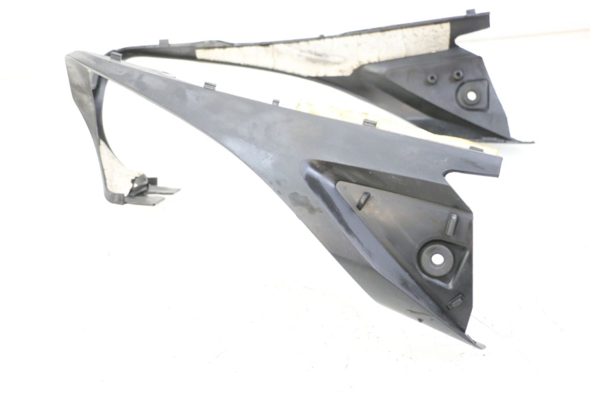 photo de REAR MIDDLE PANEL YAMAHA FZ6 FAZER S2 600 (2007 - 2011)