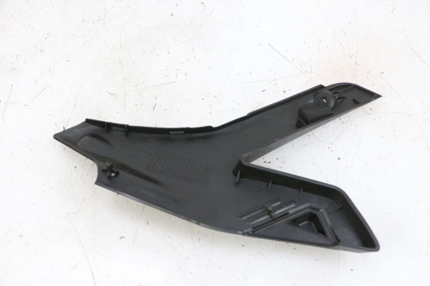 photo de FRONT MIDDLE PANEL SUZUKI BURGMAN 650 (2013 - 2020)