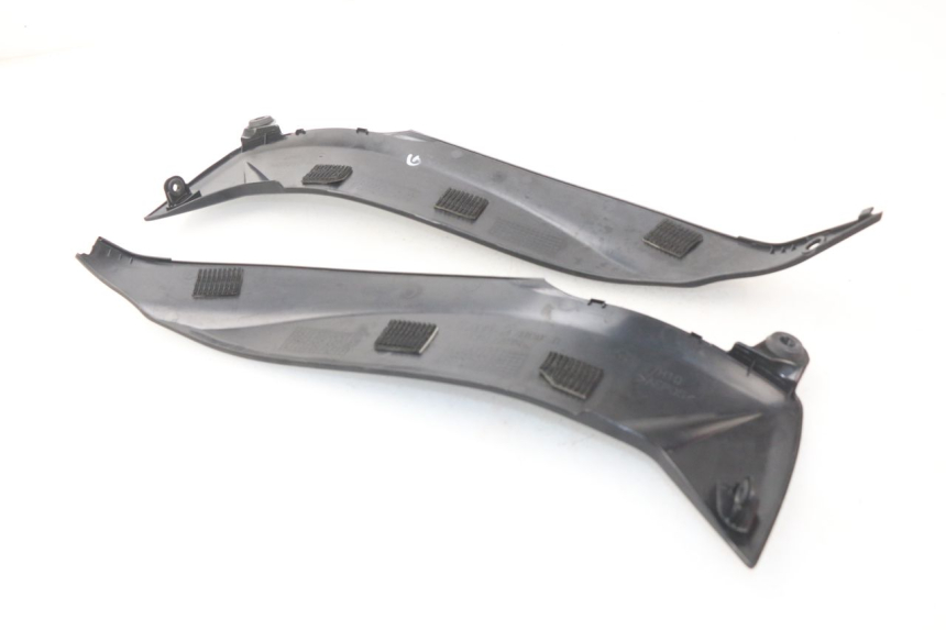 photo de FRONT MIDDLE PANEL  SUZUKI GSX-R GSXR K16 1000 (2012 - 2016) - Alternative perspective