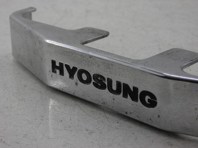 photo de FRONT MIDDLE PANEL HYOSUNG COMET GT 125 (2002 - 2007) - Technical close-up