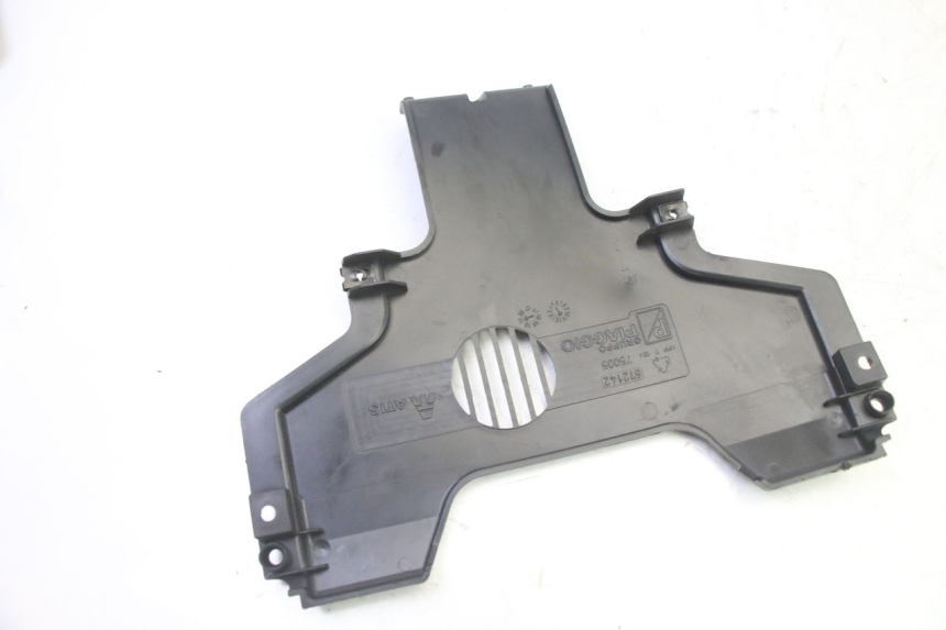 photo de FRONT MIDDLE PANEL PIAGGIO MP3 HPE 310 (2024 - 2025)