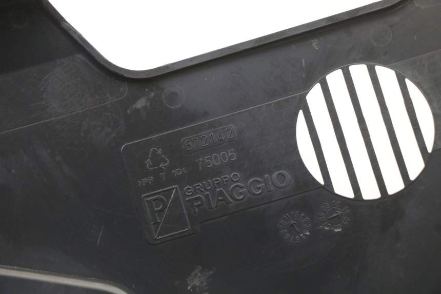 photo de FRONT MIDDLE PANEL PIAGGIO MP3 HPE 310 (2024 - 2025)