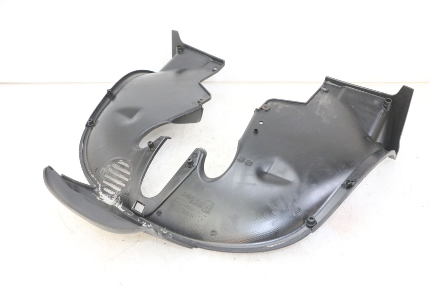 photo de LOWER FRONT FAIRING JUNCTION PIAGGIO MP3 LT 300 (2010 - 2016)