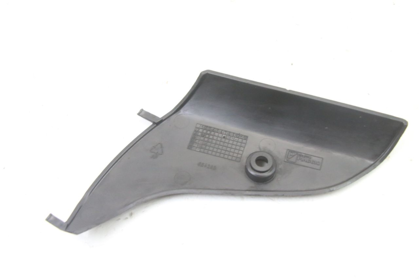 photo de LOWER FRONT FAIRING JUNCTION PIAGGIO VESPA S 2T 50 (2007 - 2014)