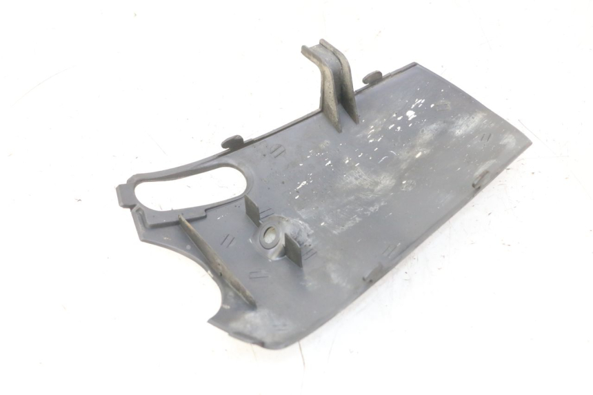 photo de LOWER FRONT FAIRING JUNCTION HONDA SCV LEAD 100 (2003 - 2007)