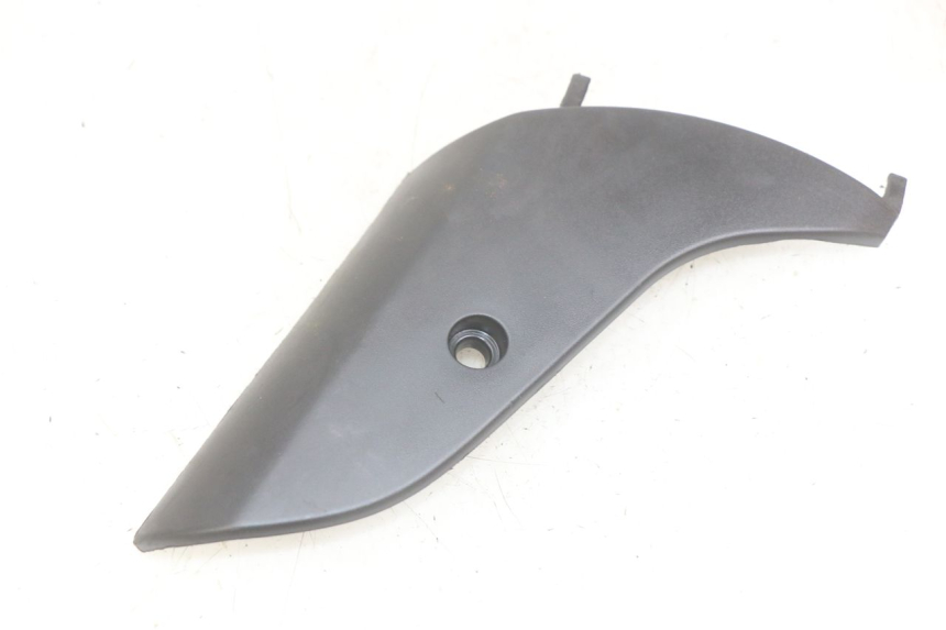 photo de LOWER FRONT FAIRING JUNCTION PIAGGIO VESPA S 2T 50 (2007 - 2014)
