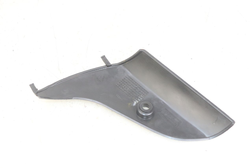photo de LOWER FRONT FAIRING JUNCTION PIAGGIO VESPA S 2T 50 (2007 - 2014)