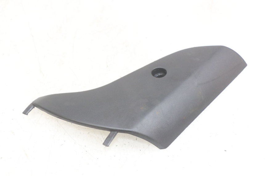 photo de LOWER FRONT FAIRING JUNCTION PIAGGIO VESPA S 2T 50 (2007 - 2014)