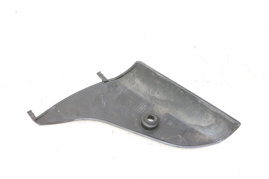 photo de LOWER FRONT FAIRING JUNCTION PIAGGIO VESPA S 2T 50 (2007 - 2014)